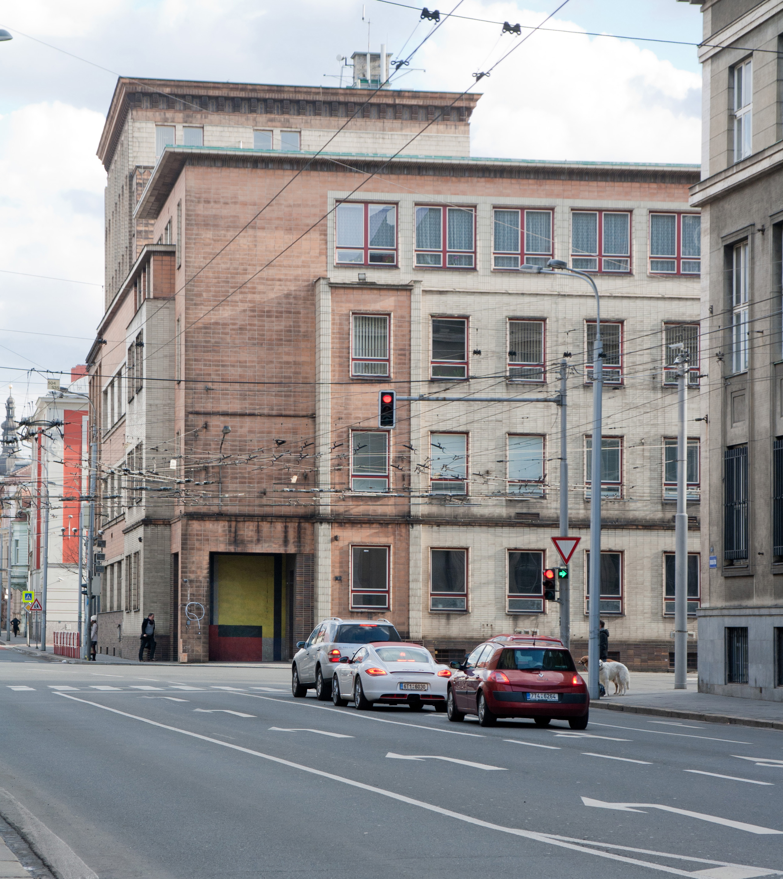 Ekonomická fakulta s konstruktivistickou mozaikou, 2015, fotografie Jakub Ivánek 
