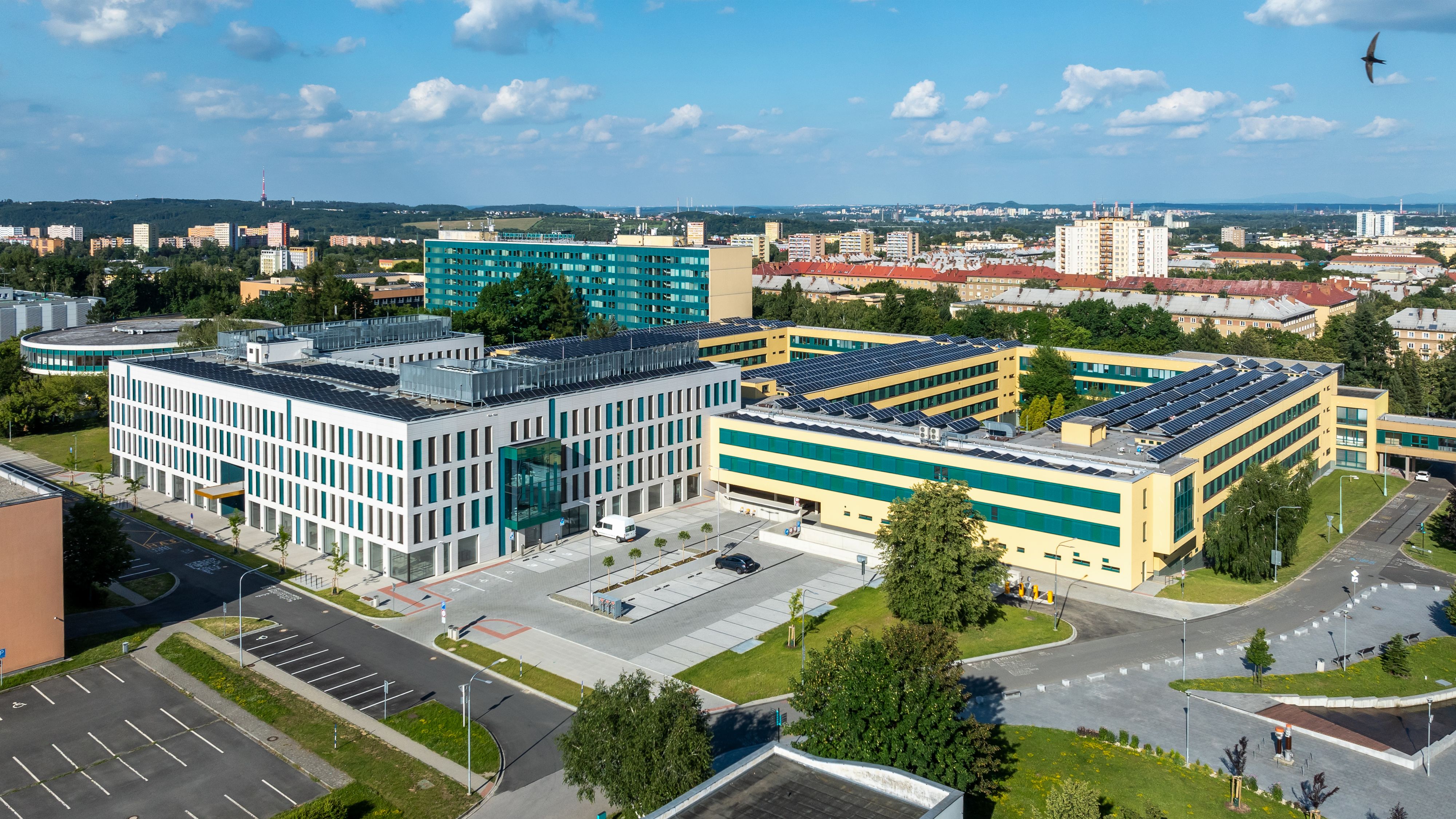 Kampus a budova Ekonomické fakulty