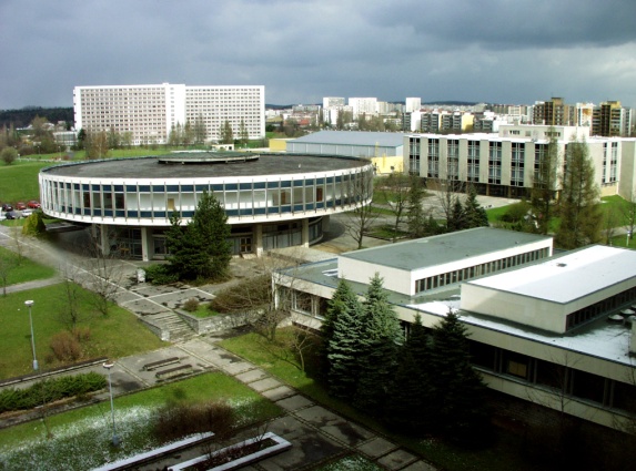 Fotka kampusu z 90. let
