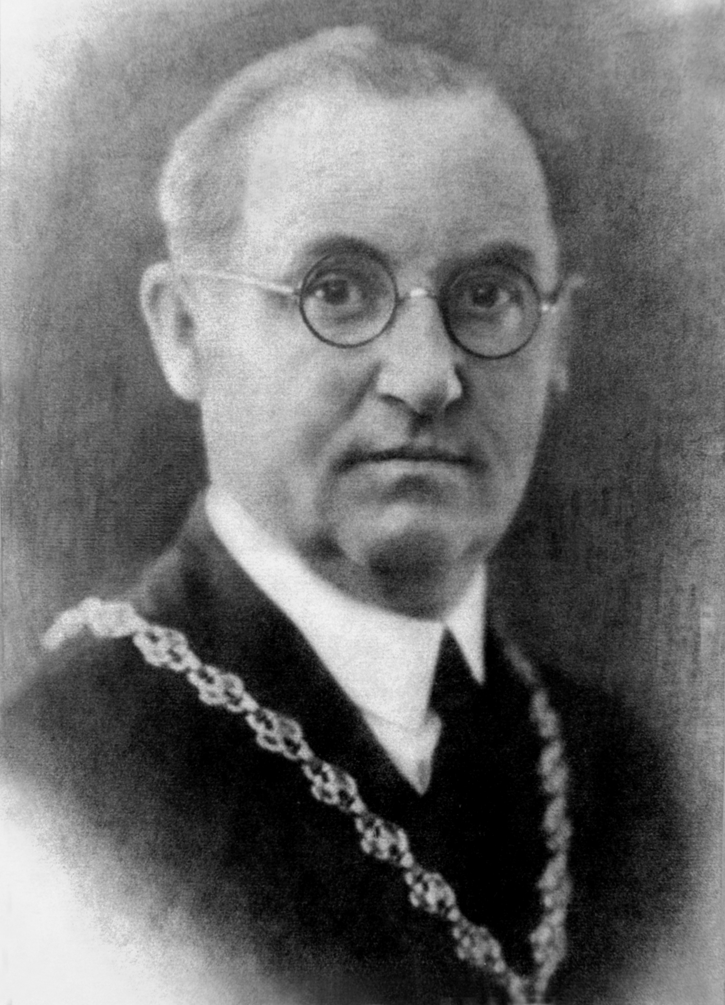 prof. Dr. mont. Ing. Bohuslav STOČES