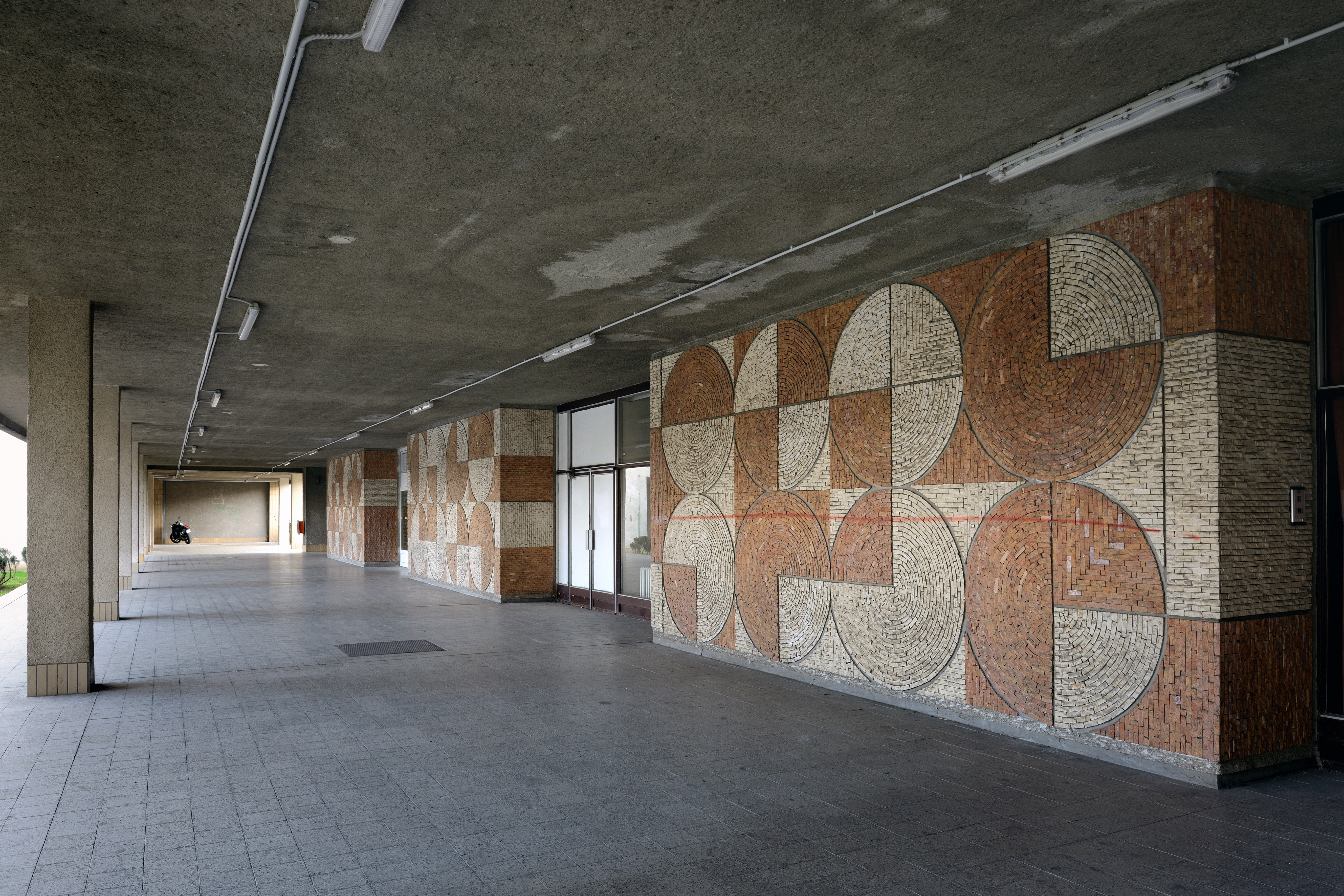 Passage to the dormitory with three parts of the Geometric mosaics, photo by Roman Polášek