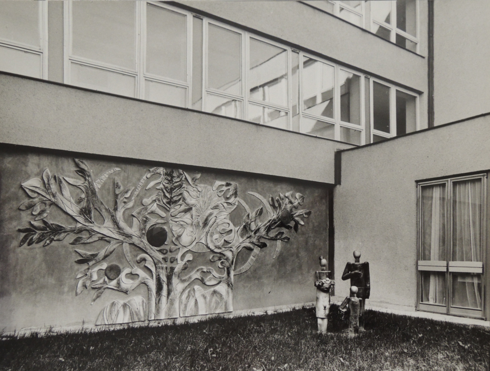 Original state of relief with sculpture World of Children for Ludvík Podéště School in Ostrava-Poruba, 1980s, photograph by Petr Sikula