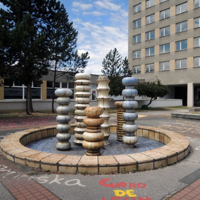 Fontána s pozadím objektu v původní barevnosti, 2015, fotografie Jakub Ivánek Fontána s pozadím objektu v původní barevnosti, 2015, fotografie Jakub Ivánek