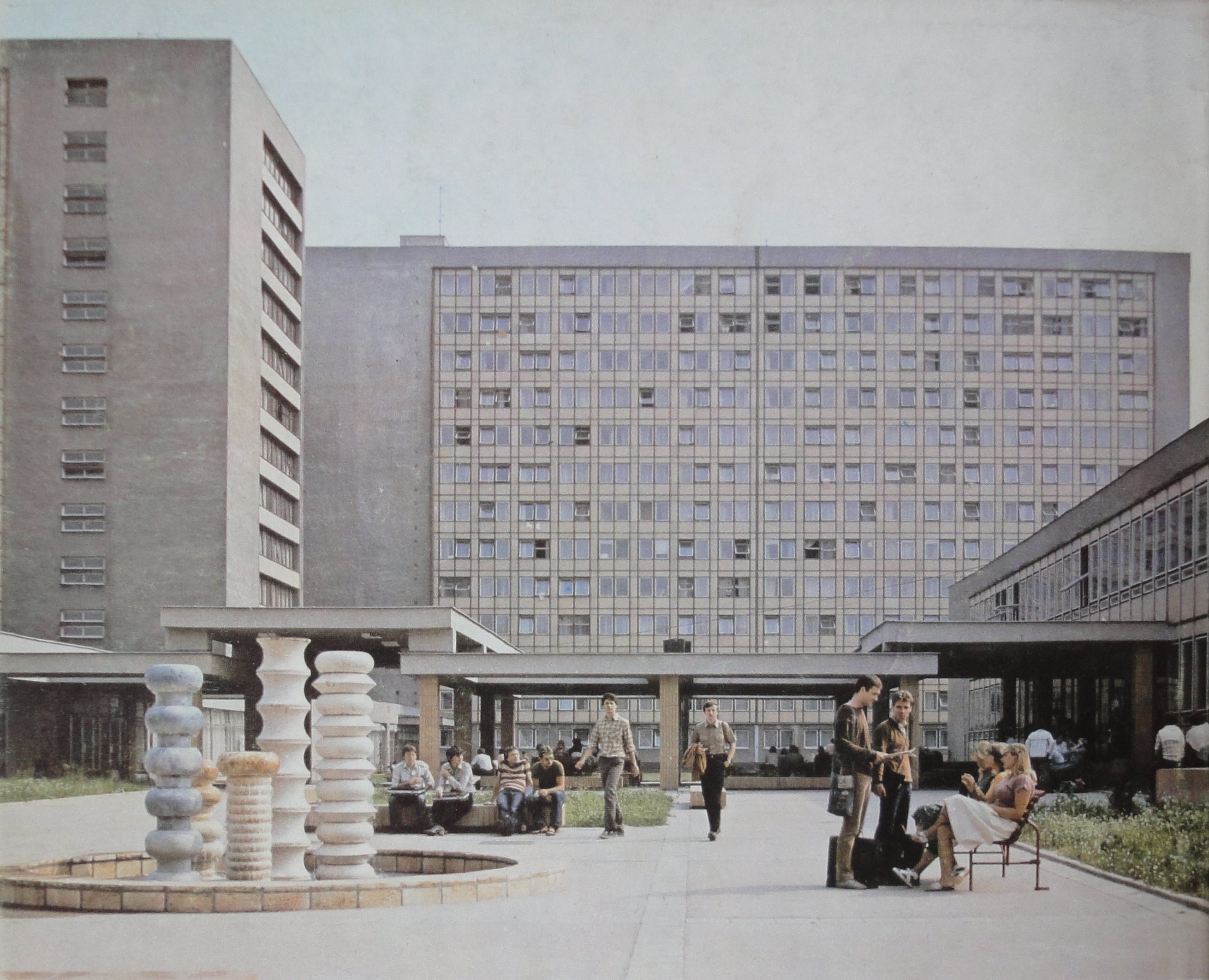 Fountain in the original setting of the dormitory
