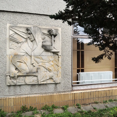 Reliéf Havíř v areálu kolejí, fotografie Roman Polášek Reliéf Havíř v areálu kolejí, fotografie Roman Polášek