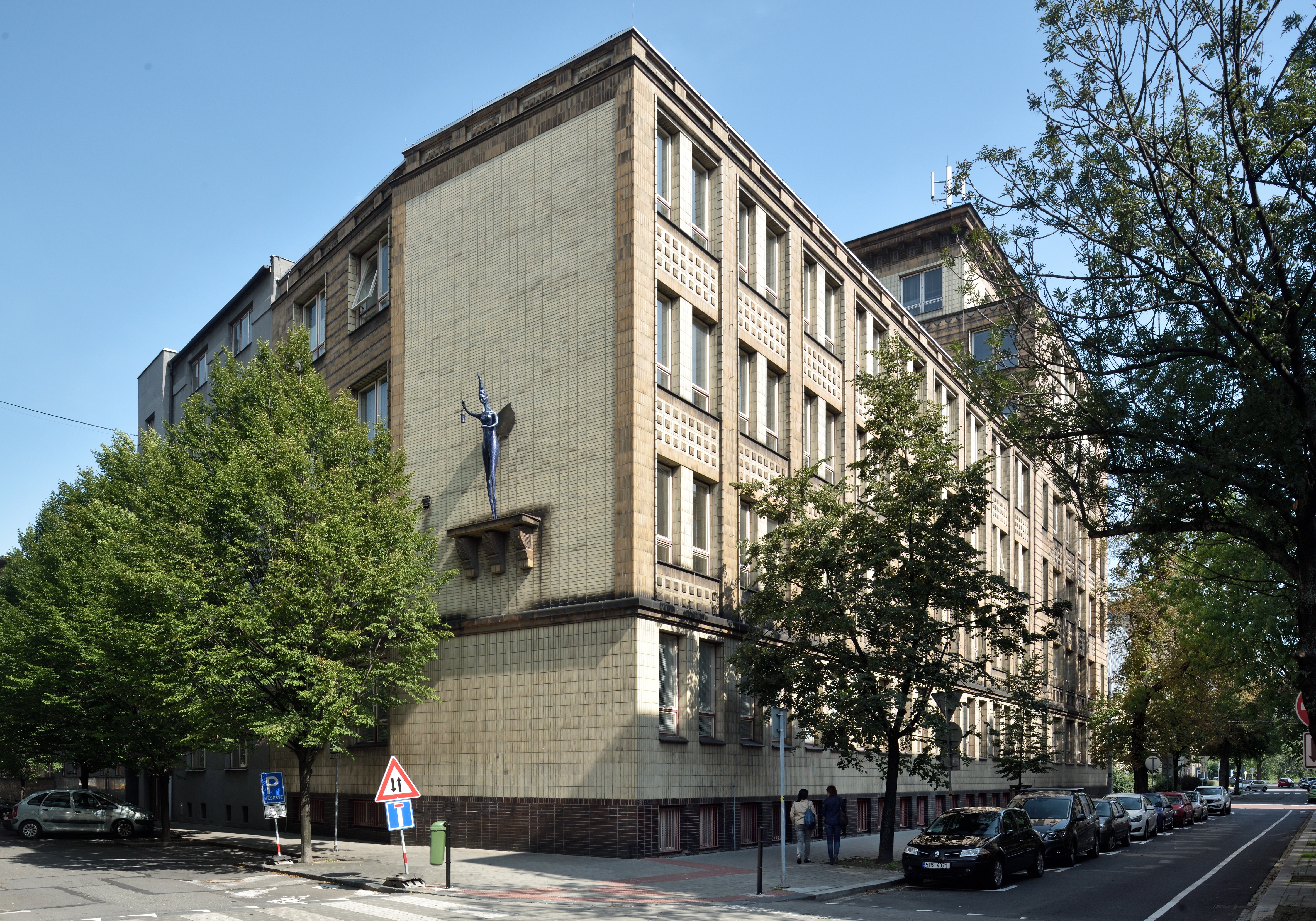 Sculpture of The Torchbearer on the Façade of the Faculty of Economics, photography by Roman Polášek