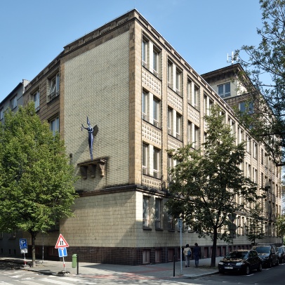 Sculpture of The Torchbearer on the Façade of the Faculty of Economics, photography by Roman Polášek Sculpture of The Torchbearer on the Façade of the Faculty of Economics, photography by Roman Polášek