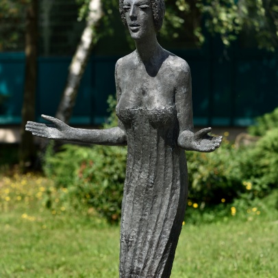 Kvestorka (2002, ženská postava bez konkrétní předlohy), fotografie Roman Polášek