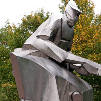 Detail plastiky Práce, fotografie Jakub Ivánek Detail plastiky Práce, fotografie Jakub Ivánek