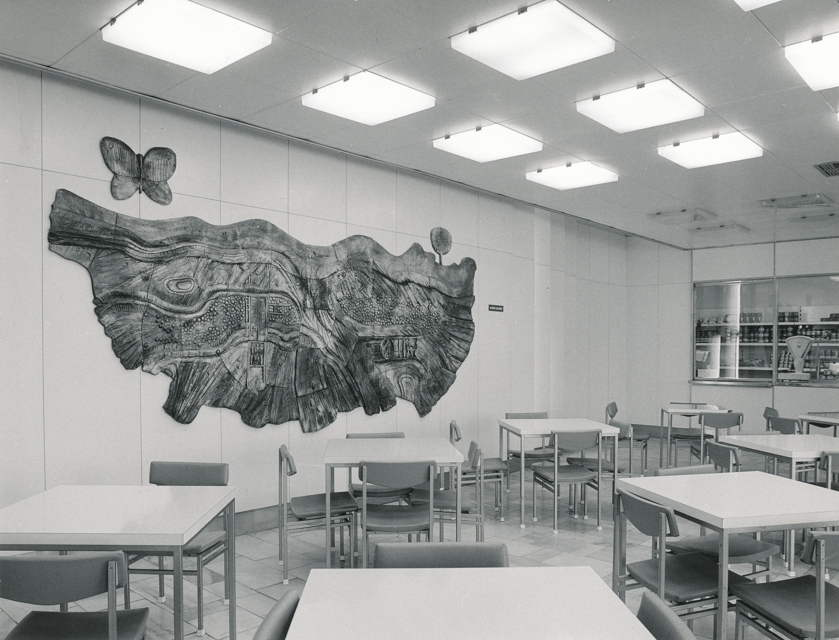 Original interior of the buffet with ceramic relief, photo by Petr Sikula