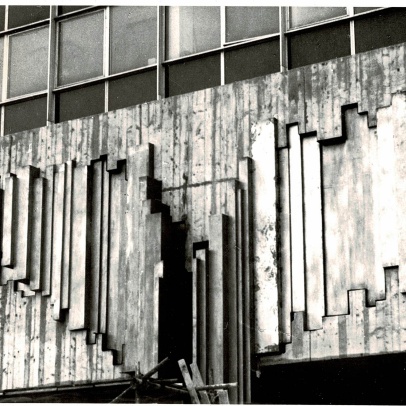 Installation of the relief, photos from the building archive of VSB-TUO