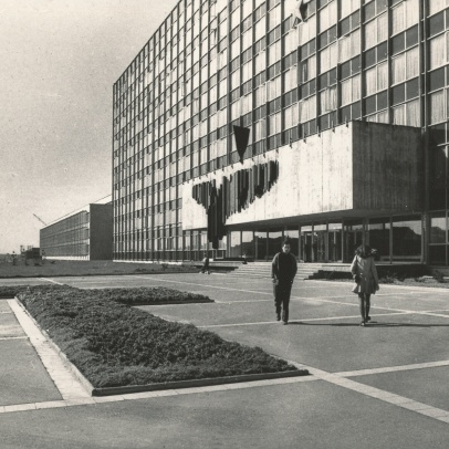 Space in front of the entrance to the Rectorate building, photo archive of Jakub Ivánek
