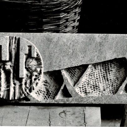 Pískovcový model reliéfu Zrození uhlí, fotografie z archivu Vladislava Gajdy