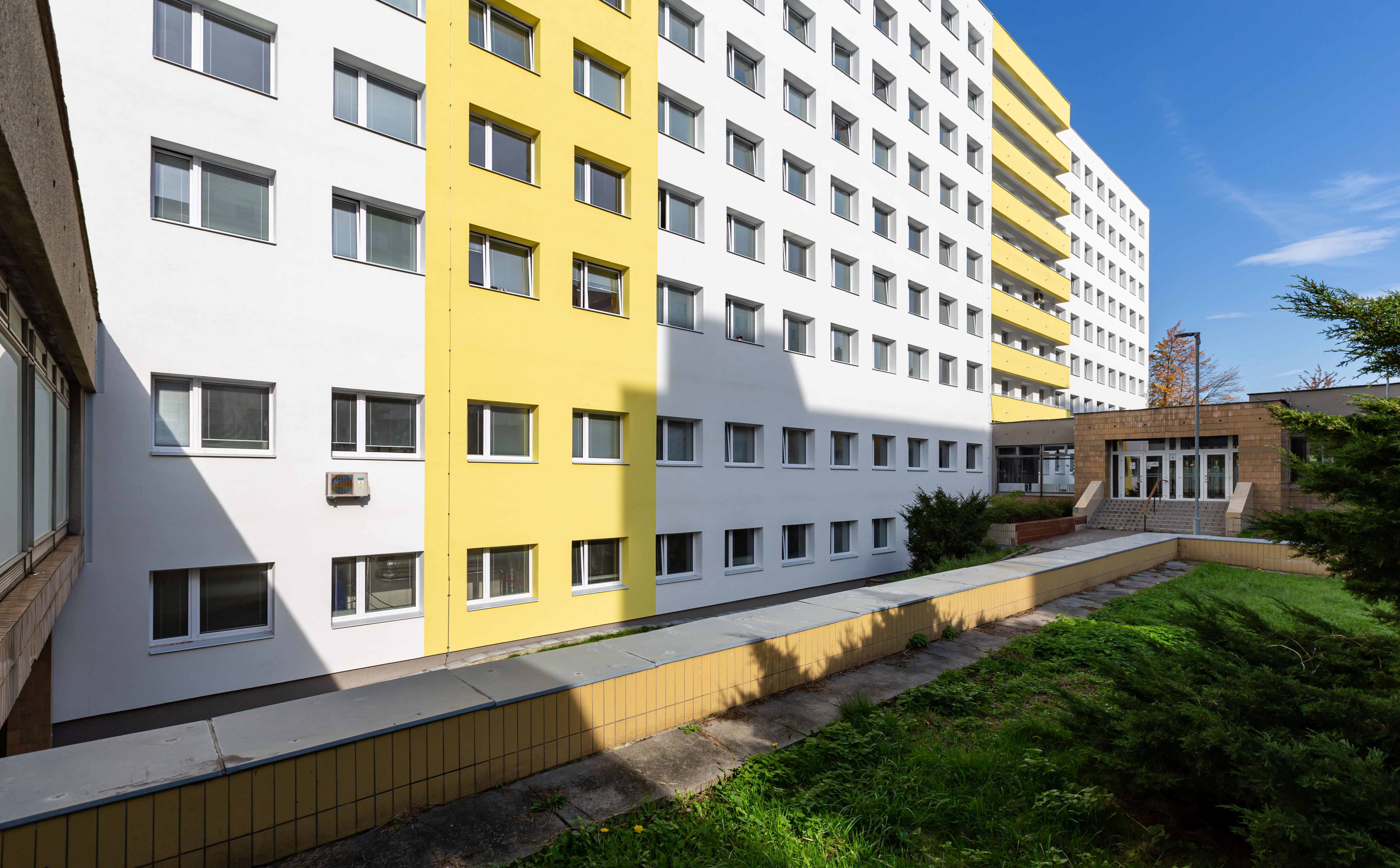 Budova E_building E